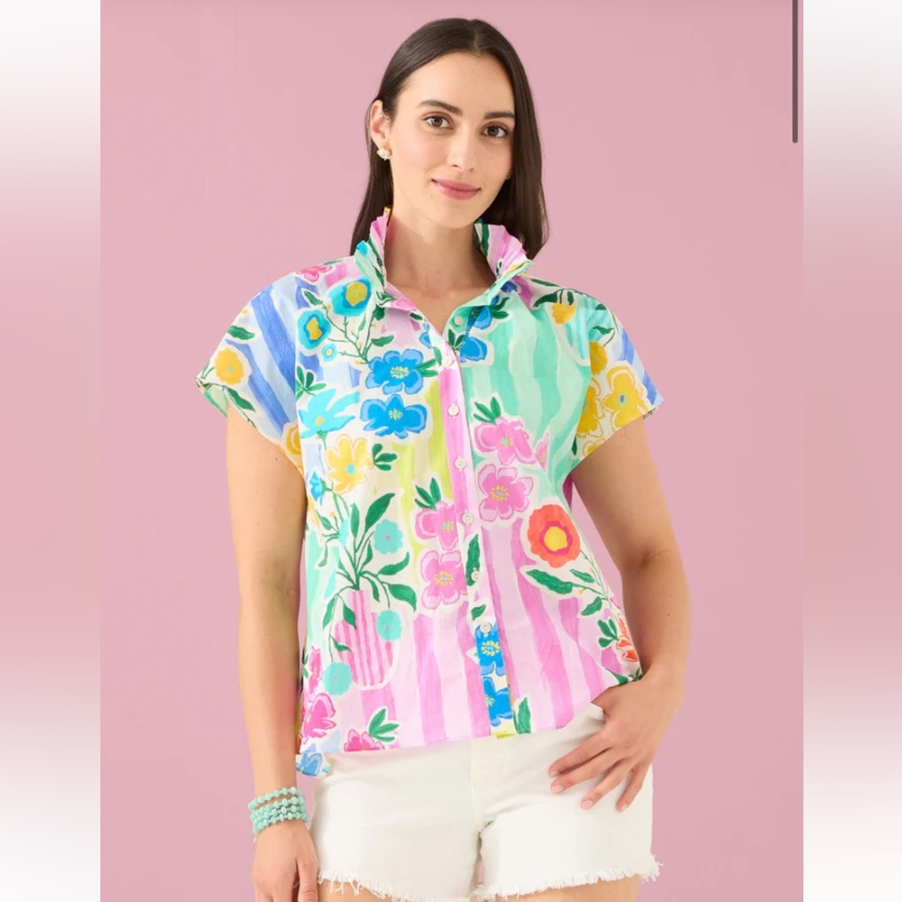 NWT Alivia Floral Floral Stripe Flutter-Sleeve Button Front Top size xs fit sm